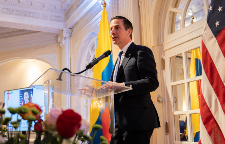Advertencia de intervención militar en Colombia