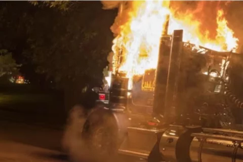Ataque del Eln en Medellín: bus y camiones incinerados