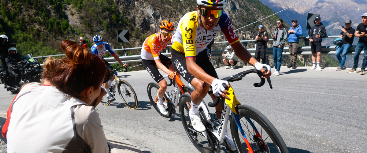 Egan Bernal brilla en Giro de Italia