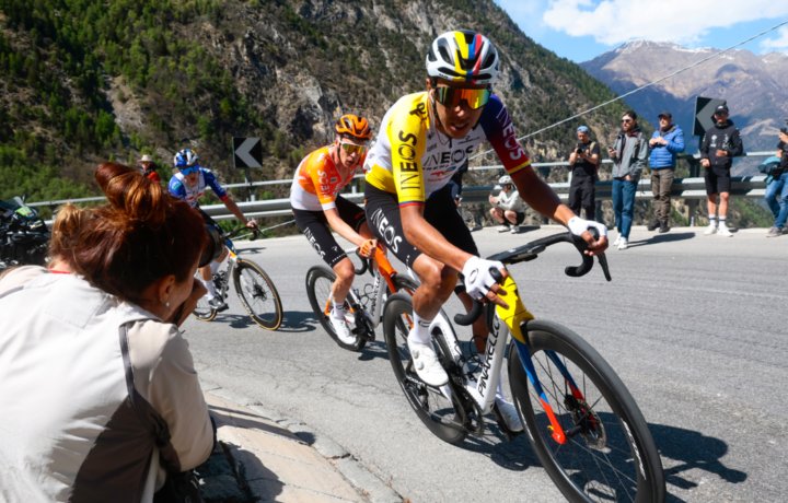 Egan Bernal brilla en Giro de Italia