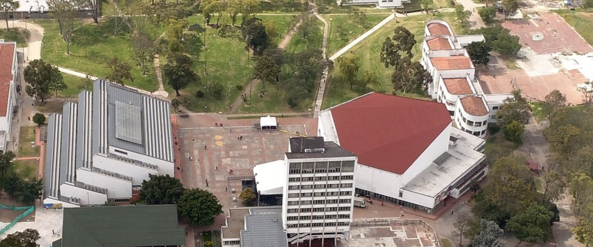 Encapuchados toman edificio en Universidad Nacional
