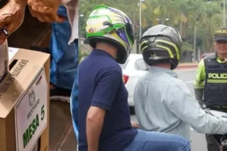 Falso: restricción para parrilleros de motocicleta en Bogotá