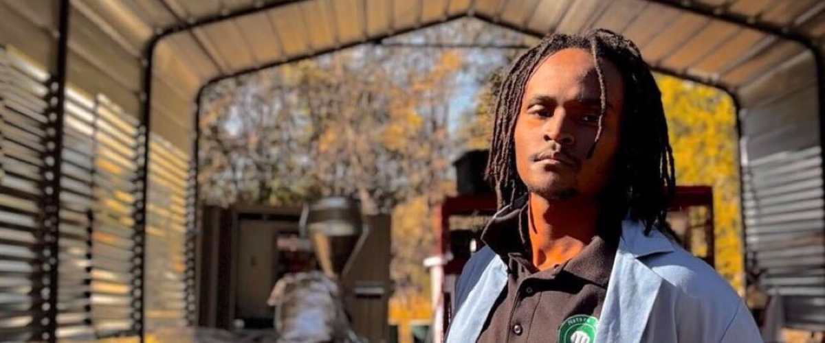 Joven colombiano convierte plástico en combustible