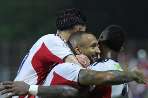 Junior clasifica a semifinales en dramático encuentro