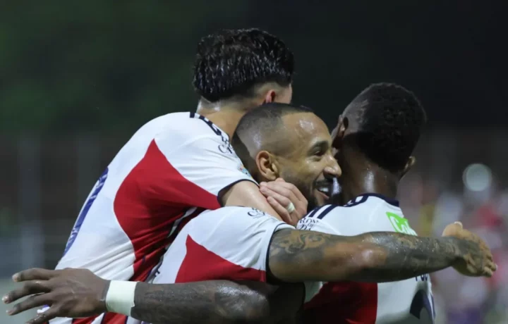Junior clasifica a semifinales en dramático encuentro