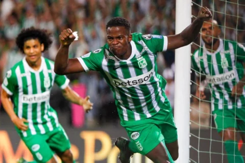 Nacional golea al Tolima y avanza en la Liga