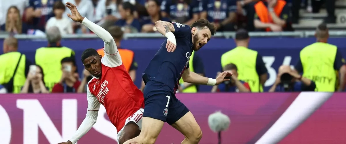 Penalti decisivo de Mosquera en Champions League