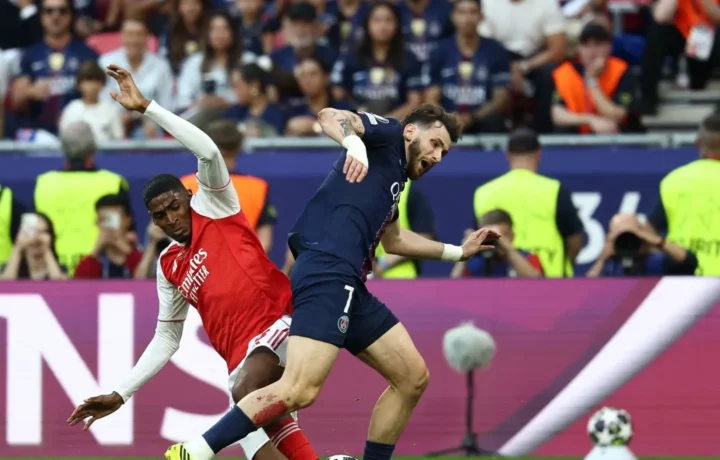 Penalti decisivo de Mosquera en Champions League