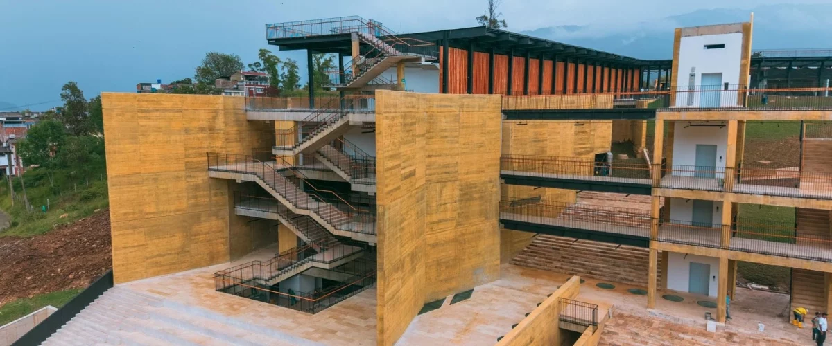 Petro inaugura nueva sede de UIS en Santander