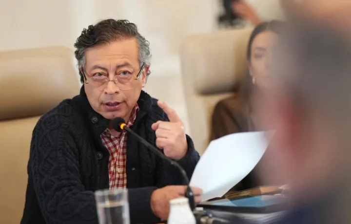 Petro propone acabar con peajes en Autopista del Café