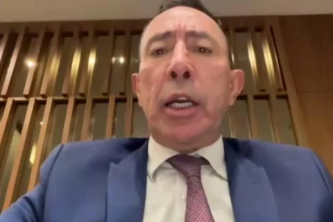 Ricardo Roa enfrenta acusaciones por violación de topes