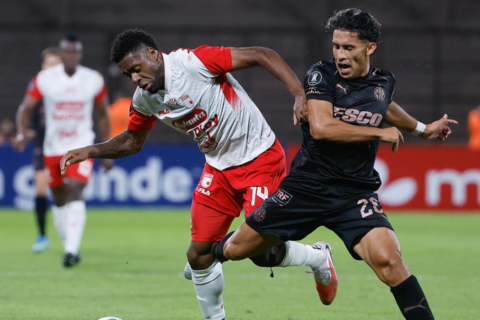 Santa Fe busca victoria crucial contra Platense