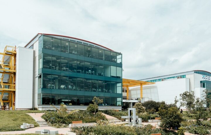 Universidad Javeriana lidera pruebas Saber Pro 2025
