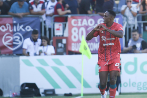 Yerry Mina salva con gol en Italia