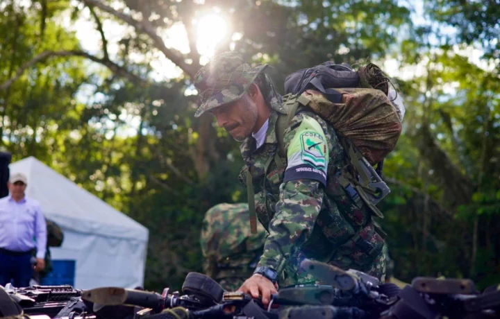 99 combatientes dejan armas en Putumayo