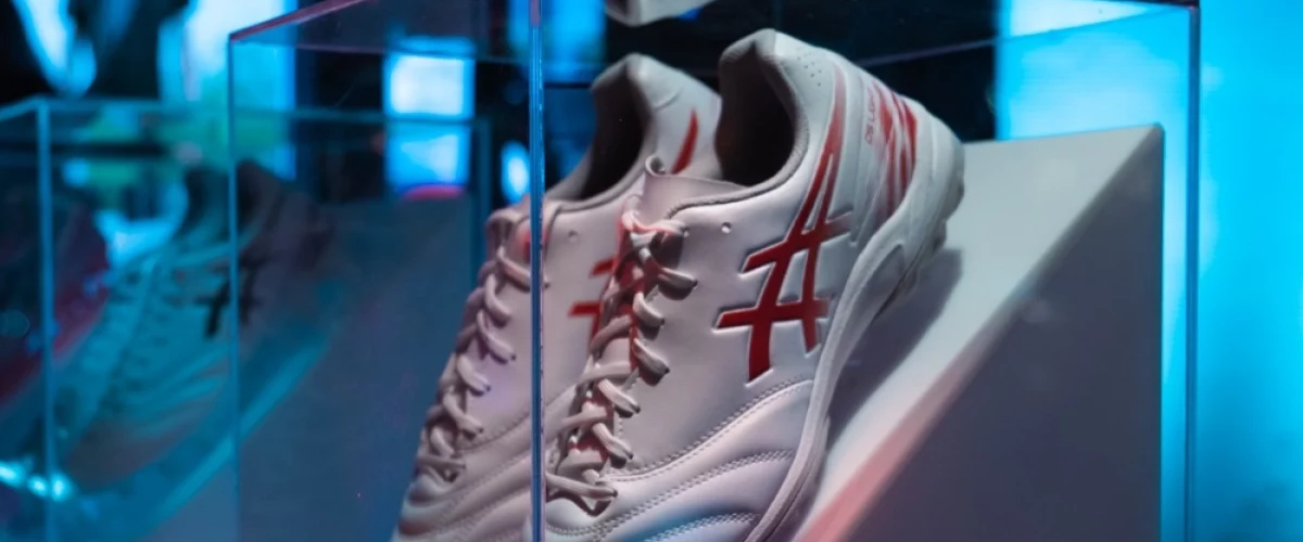 ASICS revoluciona fútbol colombiano con DS LIGHT