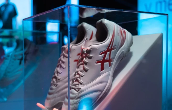 ASICS revoluciona fútbol colombiano con DS LIGHT