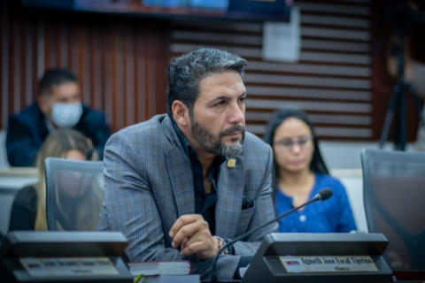 Congresista Agmeth Escaf suspendido por Procuraduría