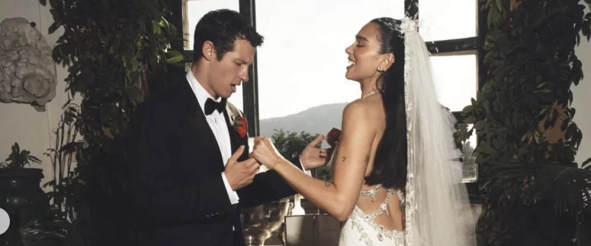 Dua Lipa luce vestido de boda Chanel