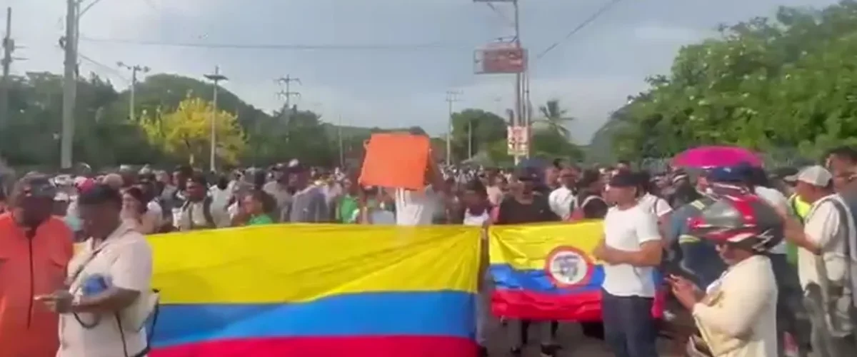 Explosión en barcaza en Cartagena deja heridos