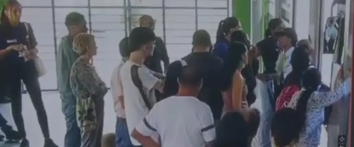 Guarda de seguridad arrojada a vías del MIO en Cali
