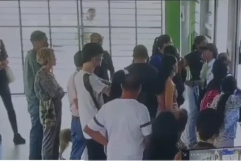 Guarda de seguridad arrojada a vías del MIO en Cali