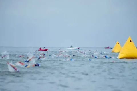 Más de 1.200 atletas compiten en Ironman 70.3