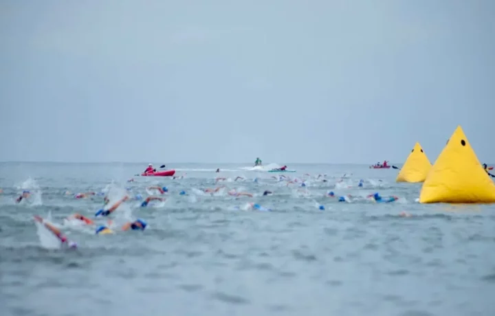 Más de 1.200 atletas compiten en Ironman 70.3