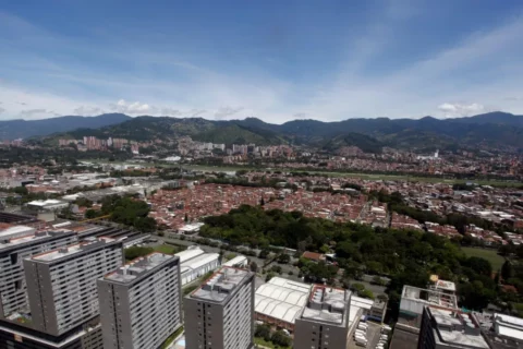 Medellín: 190 mil hogares sin vivienda