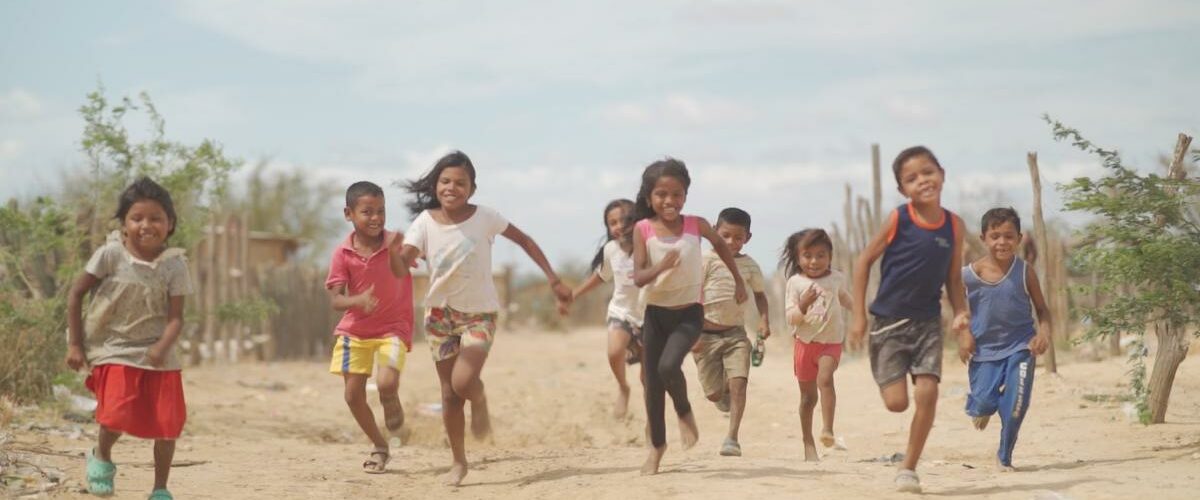 Niños en el centro de la política