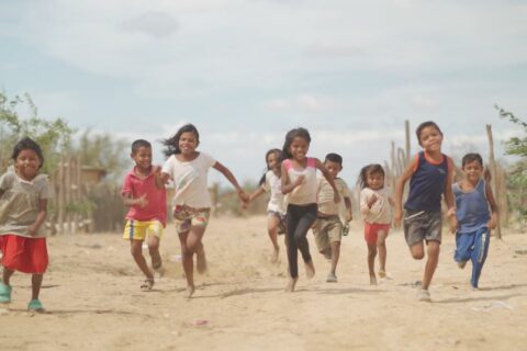 Niños en el centro de la política