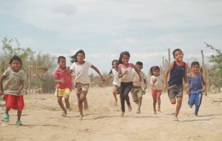 Niños en el centro de la política