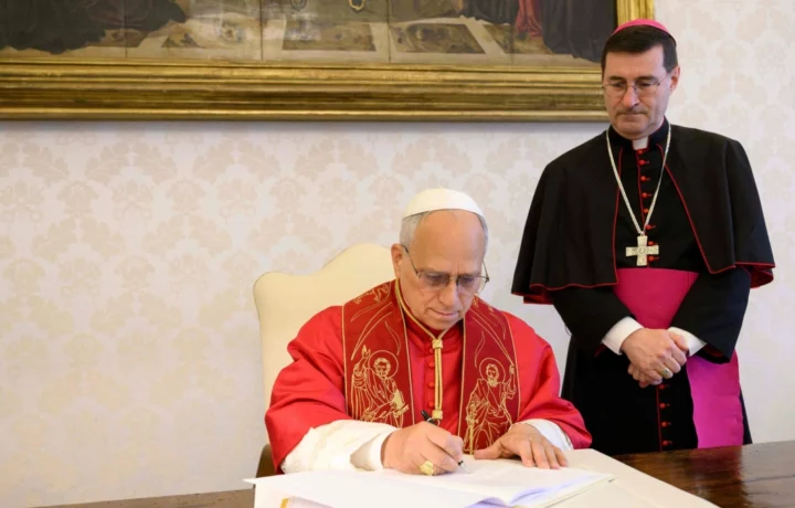 Papa lanza encíclica contra peligros de la IA