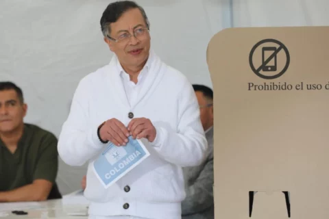 Petro calla sobre resultados electorales