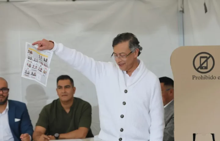 Petro se lanza con Iván Cepeda