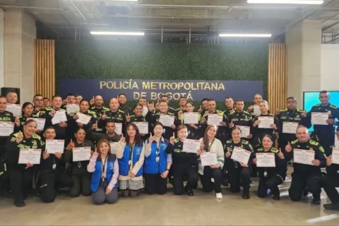 Policía de Bogotá se capacita en paz con Corea