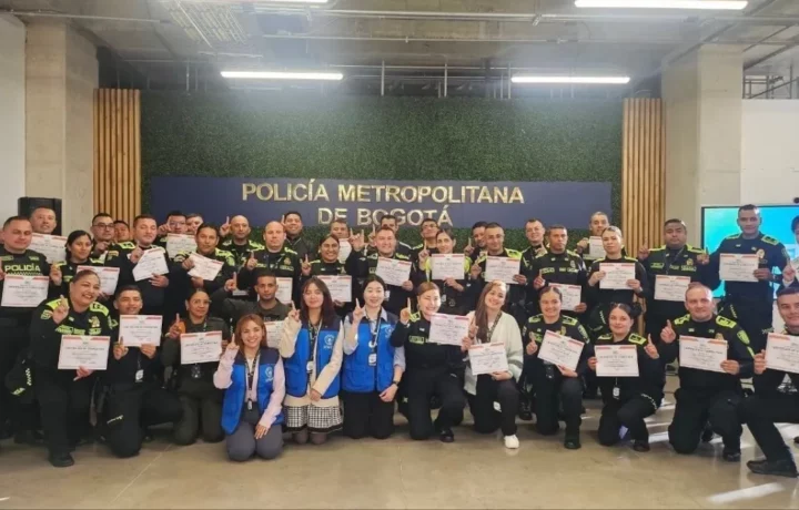 Policía de Bogotá se capacita en paz con Corea