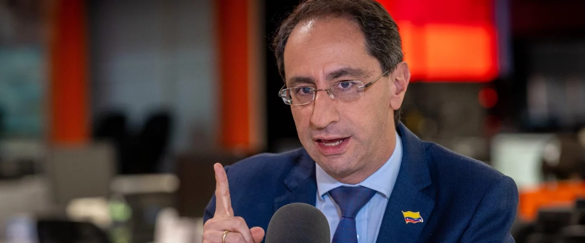 Restrepo descarta fin de matrícula cero y subsidios