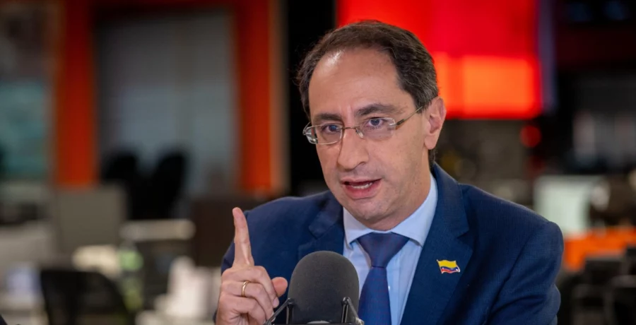 Restrepo descarta fin de matrícula cero y subsidios