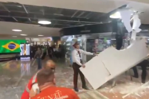 Techo del Unicentro Medellín se desploma y deja heridos