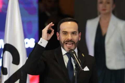 Abelardo de la Espriella asume Presidencia