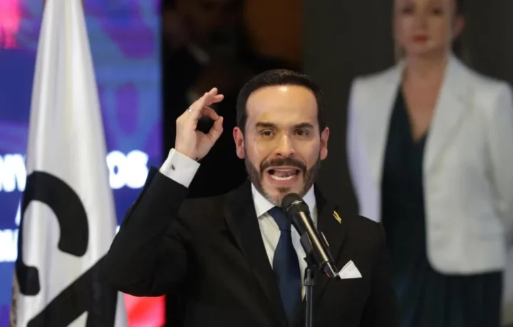 Abelardo de la Espriella asume Presidencia