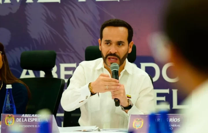 Abelardo De La Espriella se posesiona en Cali con apoyo regional