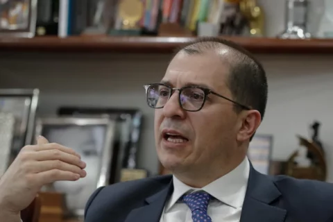 Barbosa defiende consejerías clave para la paz