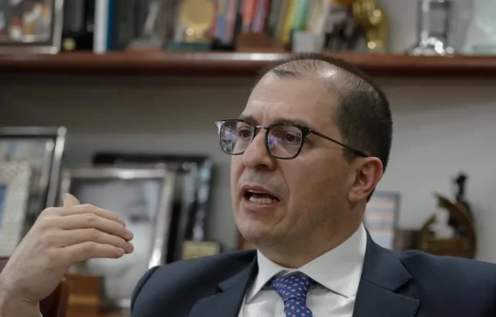 Barbosa defiende consejerías clave para la paz