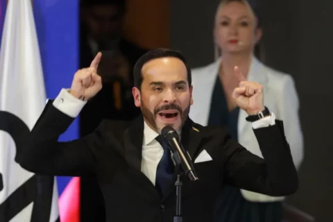 Empalme suspendido por banda de golpistas