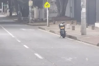 Explosivo falso en moto causa alarma en Cali