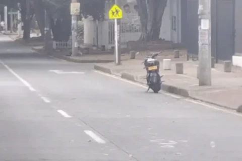 Explosivo falso en moto causa alarma en Cali