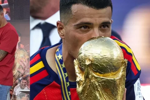 Pedro Porro entrega medalla de campeón del mundo a su abuelo