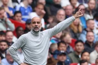 Pep Guardiola cerca de Italia
